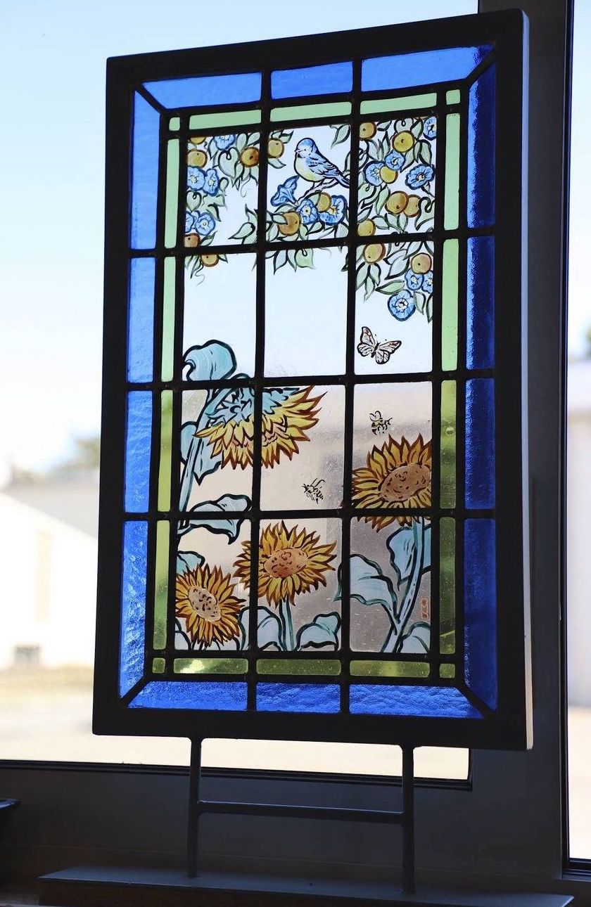 Tournesols et abeilles — vue d'ensemble du panneau sur son socle